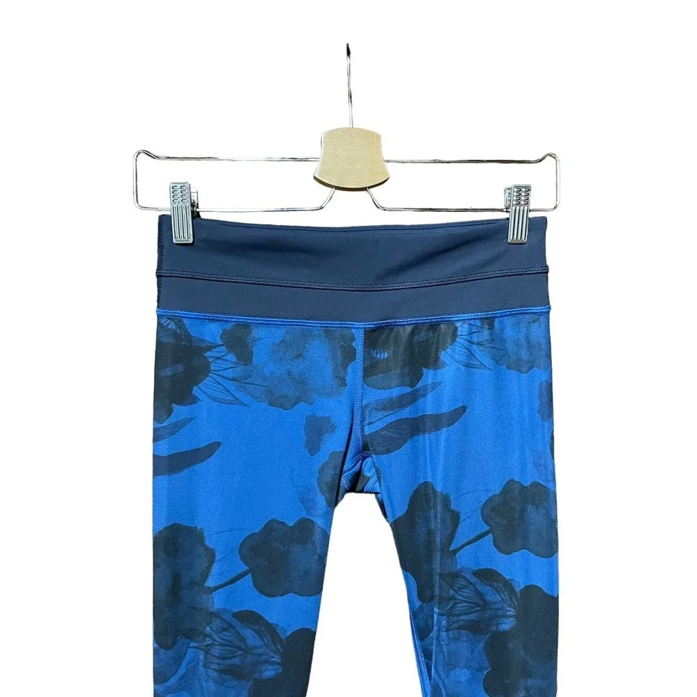 Lululemon Run Inspire Crop II Jumbo Inky Floral Blue Black Size 4‎ - Picture 3 of 8